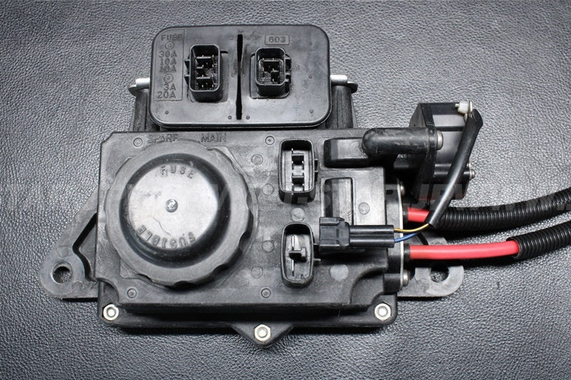 VXCruiser'08 OEM (ELECTRICAL-1) FUSE BOX ASSY Used [Y3583-04]
