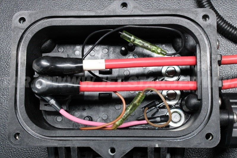VXCruiser'08 OEM (ELECTRICAL-1) FUSE BOX ASSY Used [Y3583-04]